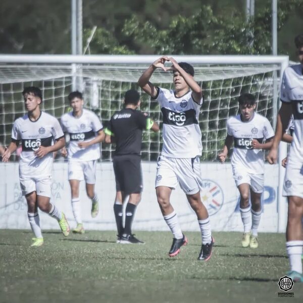 Cambio de mando en la Sub 16 - Fútbol - ABC Color