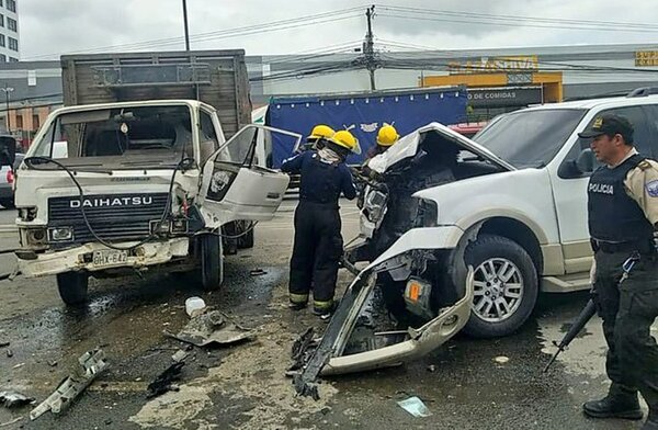 Atentado contra alcalde ecuatoriano deja al menos 5 heridos