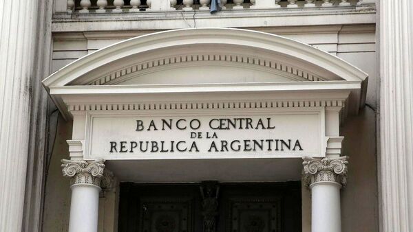 Peso argentino apunta a seguir su caída y contrabando a fortalecerse