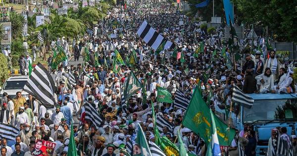 La Nación / Pakistán: detención del ex primer ministro provoca disturbios