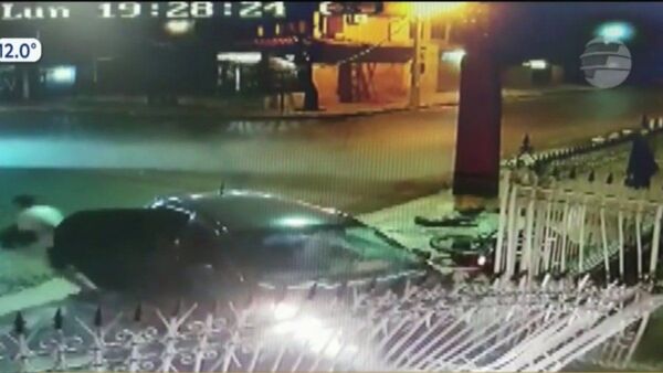 Persiguió y arrolló a motociclista que le rompió el espejo