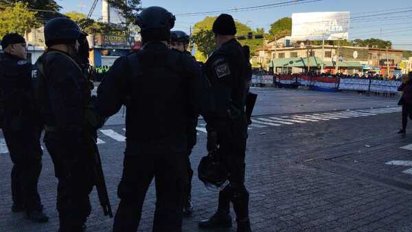 Policía se apresta para despejar manifestación en zona del TSJE