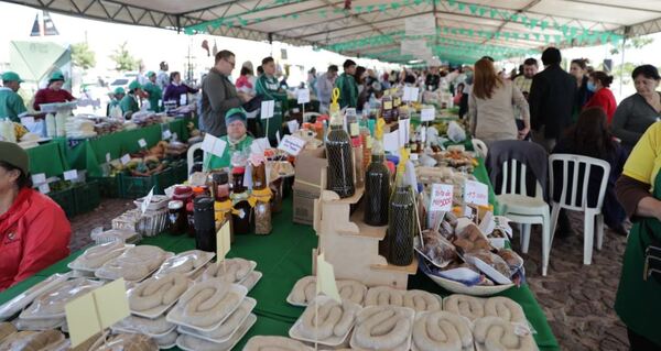 Binacional apoyó feria de 300 agricultores familiares en la Costanera de Asunción