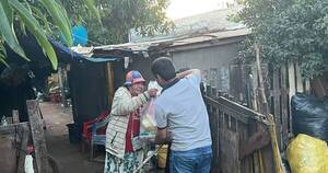 La Nación / Emprendedor dona víveres a familias de escasos recursos
