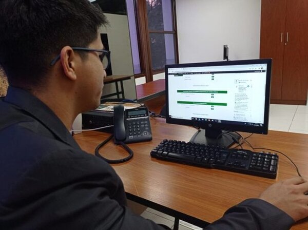 Hoy cierra plazo de postulación a 81 becas para el exterior