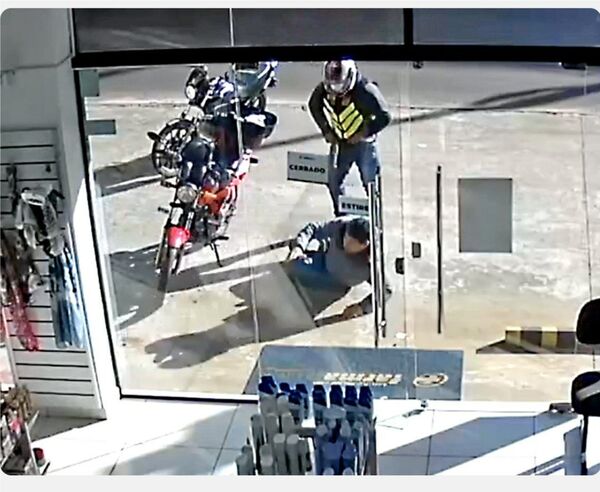 Diario HOY | VIDEO| Delincuente asalta a delivery de farmacia y se lleva la recaudación del día