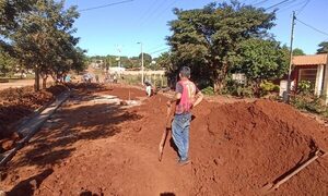 Vecinos arreglan calle y pagan ellos, ante abandono municipal