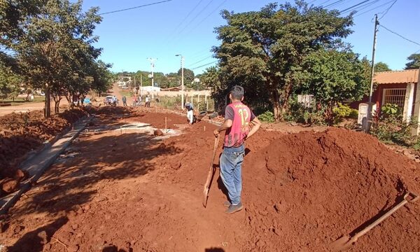 Vecinos arreglan calle y pagan ellos, ante abandono municipal