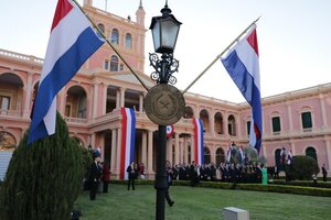 Versus / El gigante de Europa que saludó a Paraguay por los 212 años de su Independencia