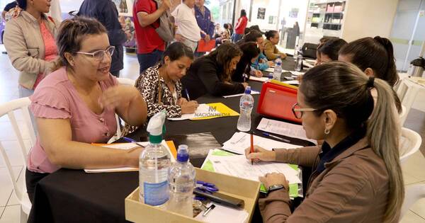La Nación / Preocupa alarmante cifra de desempleo y aumento de funcionarios públicos