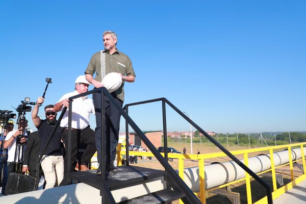 Ejecutivo promulgó financiamiento de agua potable y saneamiento para Lambaré y CDE - .::Agencia IP::.