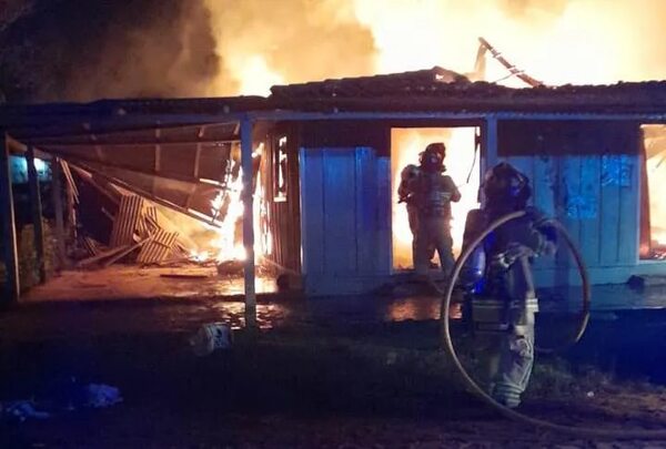 Adicto prendió fuego a la casa familiar donde vivía - ABC en el Este - ABC Color