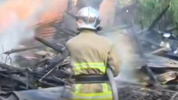 Hombre incendia vivienda de su familia y huye en Ciudad del Este