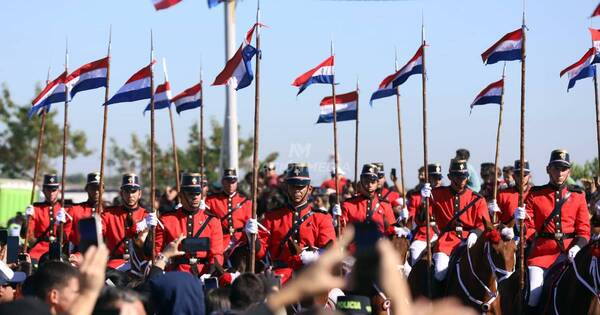La Nación / Paraguay vibra sus 212 años de libertad - OJO Galería