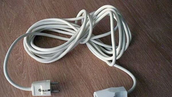 Joven murió electrocutado al conectar un alargue