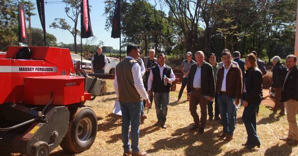La Nación / Entregan maquinarias e implementos agrícolas para potenciar cadena de producción de leche