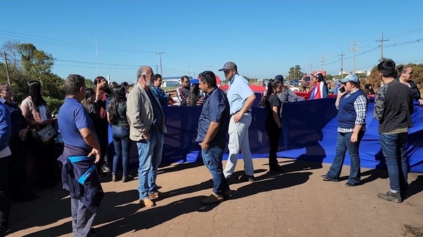 Cierran ruta exigiendo la proclamación de Eliseo Guggiari como gobernador