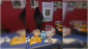 Salió de la cárcel y fue a la escuela, ¡pero para robar!