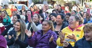 La Nación / Agasajaron a madres que limpian la ciudad