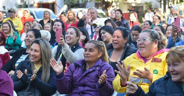 La Nación / Agasajaron a madres que limpian la ciudad