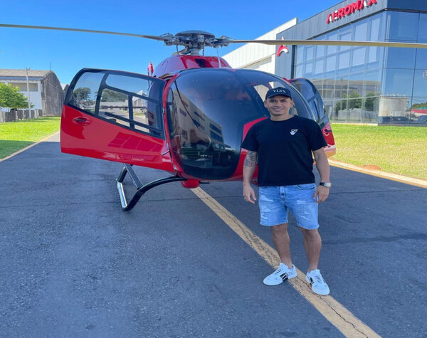 Versus / Un "parcero" volador: Sergio Otálvaro disfrutó del cielo asunceno