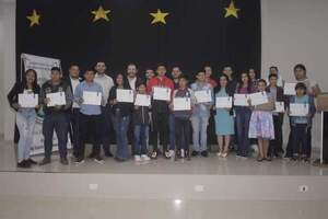 Gobernación entregó certificados a 36 participantes de un curso impartido por un telecentro - Radio Imperio