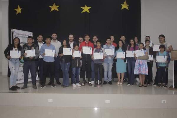 Gobernación entregó certificados a 36 participantes de un curso impartido por un telecentro - Radio Imperio