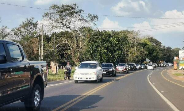 Notable aumento de vehículos en rutas tras feriado largo •