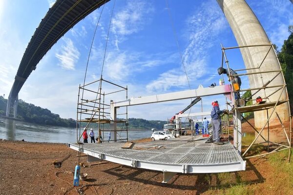 Camiones vacíos podrían circular por el Puente de la Integración desde junio - ABC en el Este - ABC Color