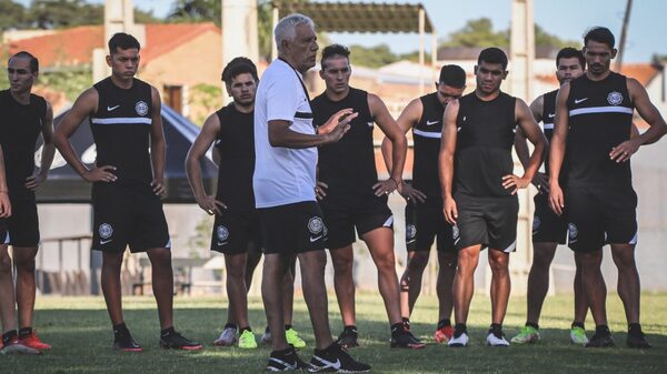 Versus / Elvio Paolorosso podría volver al fútbol paraguayo
