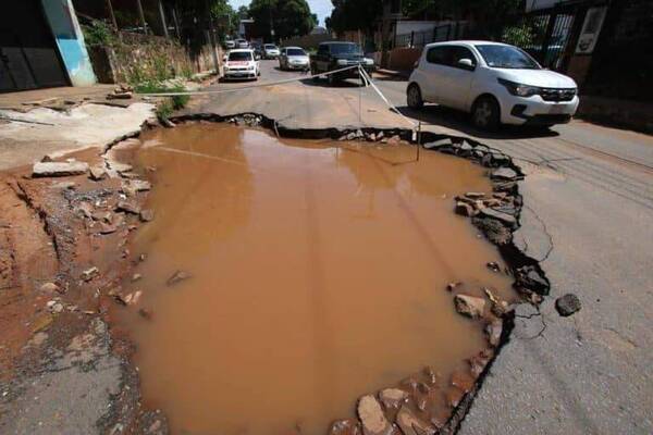 Inte de San Lorenzo he'i que ESSAP debe cambiar todos los caños que están en medio de las calles