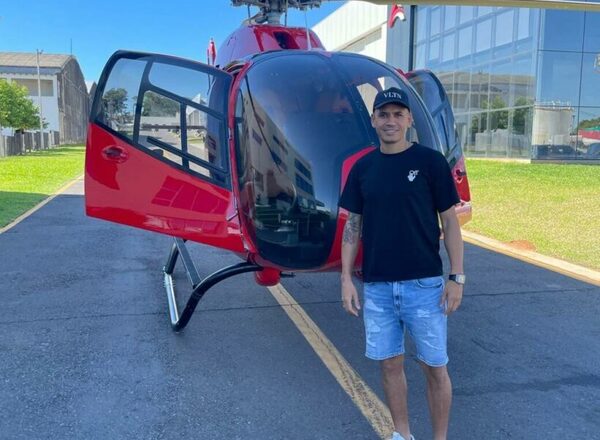 Futbolista del Decano salió a “yirar” en un helicóptero voi