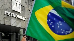 Petrobras baja precios del combustible en Brasil