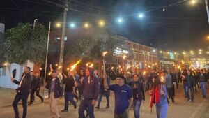Con antorchas prosiguen manifestaciones en Concepción