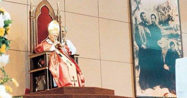 La Nación / Recuerdan a santo y 35 años de visita de Juan Pablo II