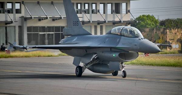 La Nación / Condición para entregar aviones F-16 a Ucrania