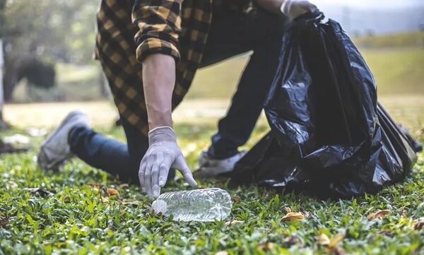 Práctica de separar desechos, un desafío - Día Mundial del Reciclaje 2023 - ABC Color