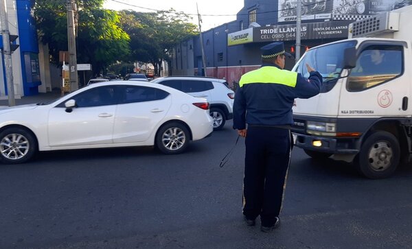 Diario HOY | Lograron despejar Eusebio Ayala: 20 detenidos, cuatro policías heridos, bombas incautadas