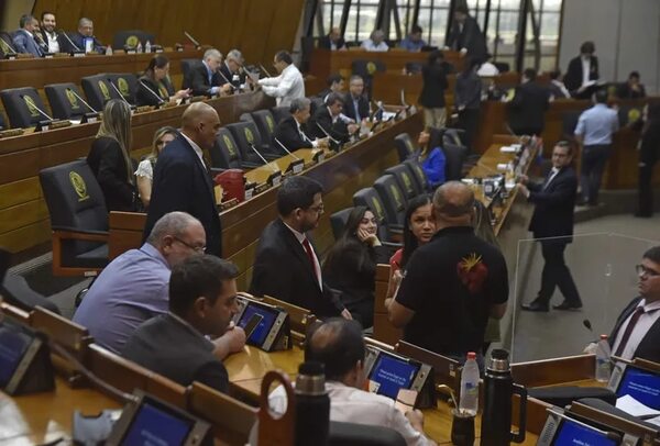 Luego de elecciones, dan ok a “aumentazos” para funcionarios de la Cámara de Diputados - Política - ABC Color