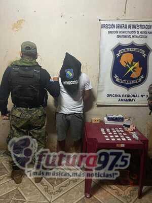 Detienen a un brasileño e incautan gramos de cocaína y marihuana en su poder.