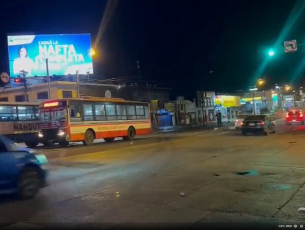 Despejan la avenida Eusebio Ayala de manifestantes y garantizan libre tránsito · Radio Monumental 1080 AM