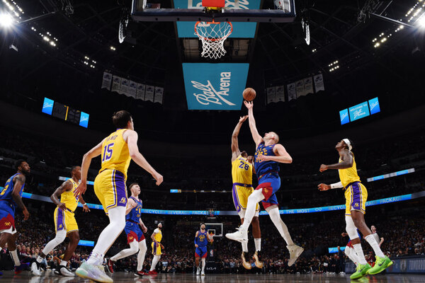 Versus / Los Nuggets se apuntan el primer triunfo ante Lakers con exhibición de Jokic