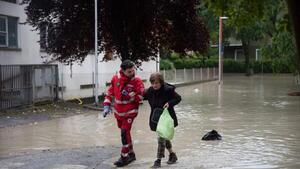 Inundaciones en Italia provocaron al menos cinco muertos y miles de evacuados: se desbordaron 14 ríos - .::Agencia IP::.