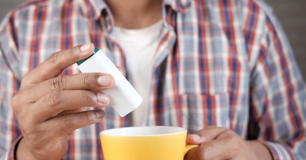 Médico recomienda consultar con especialista para determinar consumo de edulcorante