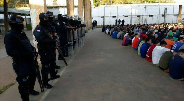 Armas blancas a tutiplén encontraron en las celdas de Emboscada