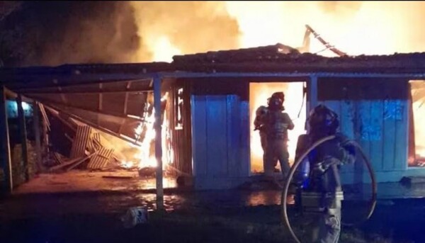 Diario HOY | Adicto quema la casa de sus tíos, en la que también vive, por reclamos constantes