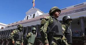 La Nación / Presidente de Ecuador, amenazado de destitución, disuelve el Congreso