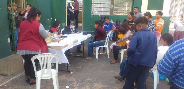 INDI brindó asistencia a indígenas que se encontraban en las inmediaciones del TSJE
