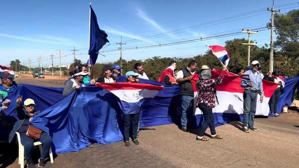 En Concepción adherentes a Eliseo Guggiari siguen con el cierre de ruta