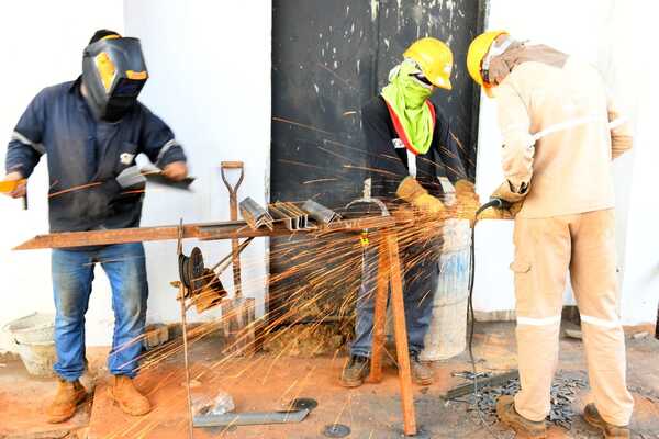 Tasa de desempleo en Paraguay baja a 6,5% en primer trimestre de 2023: unas 242.982 personas estaban desocupadas, seg煤n el INE - Revista PLUS